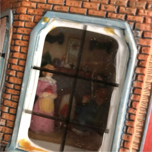 Christmas Delights Hand Painted Porcelain Lighted House villages Collectibles - Picture 9 of 9